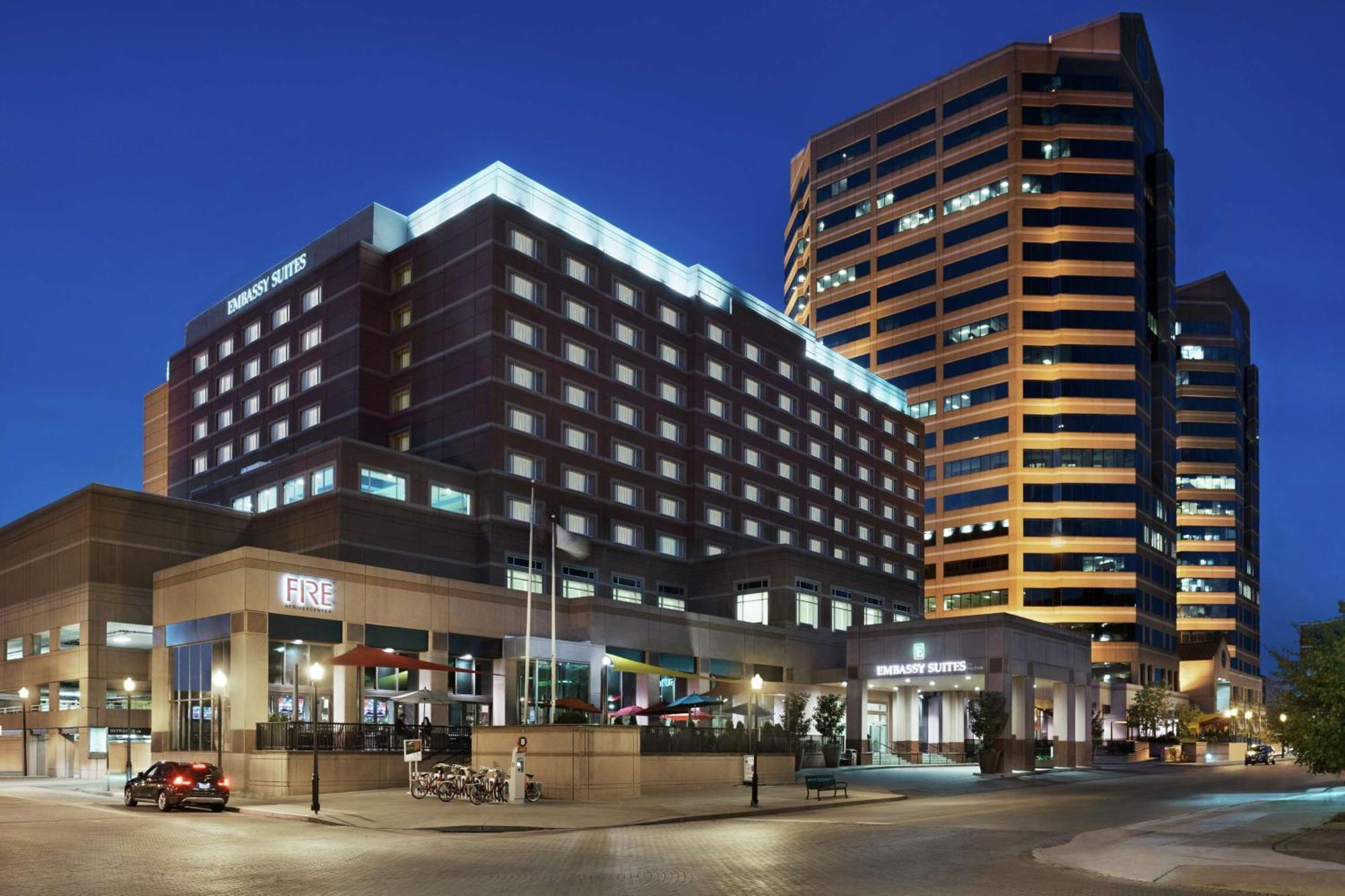 Embassy Suites Cincinnati - Rivercenter Covington Exterior photo